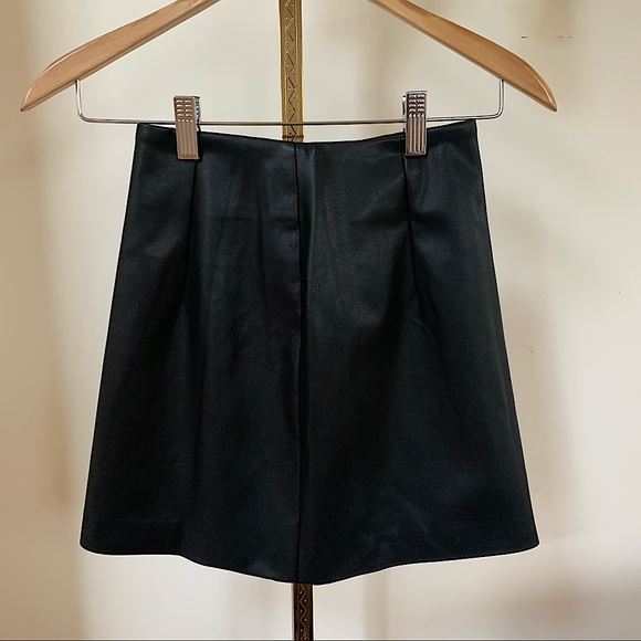 Vegan leather mini skirt with slit from Oak+Fort - Picture 2 of 4